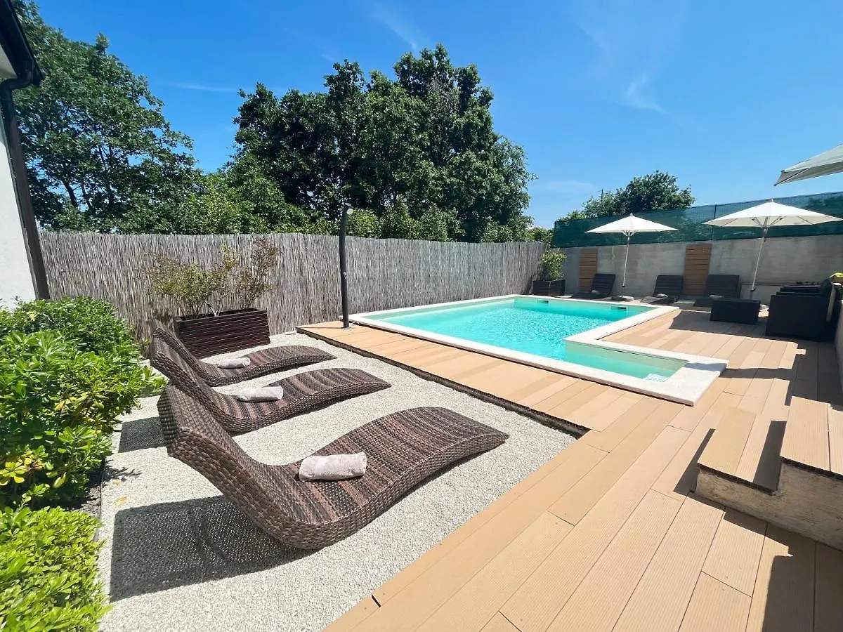 Cosy And Lovely Villa Trosti With A Pool Svetvinčenat