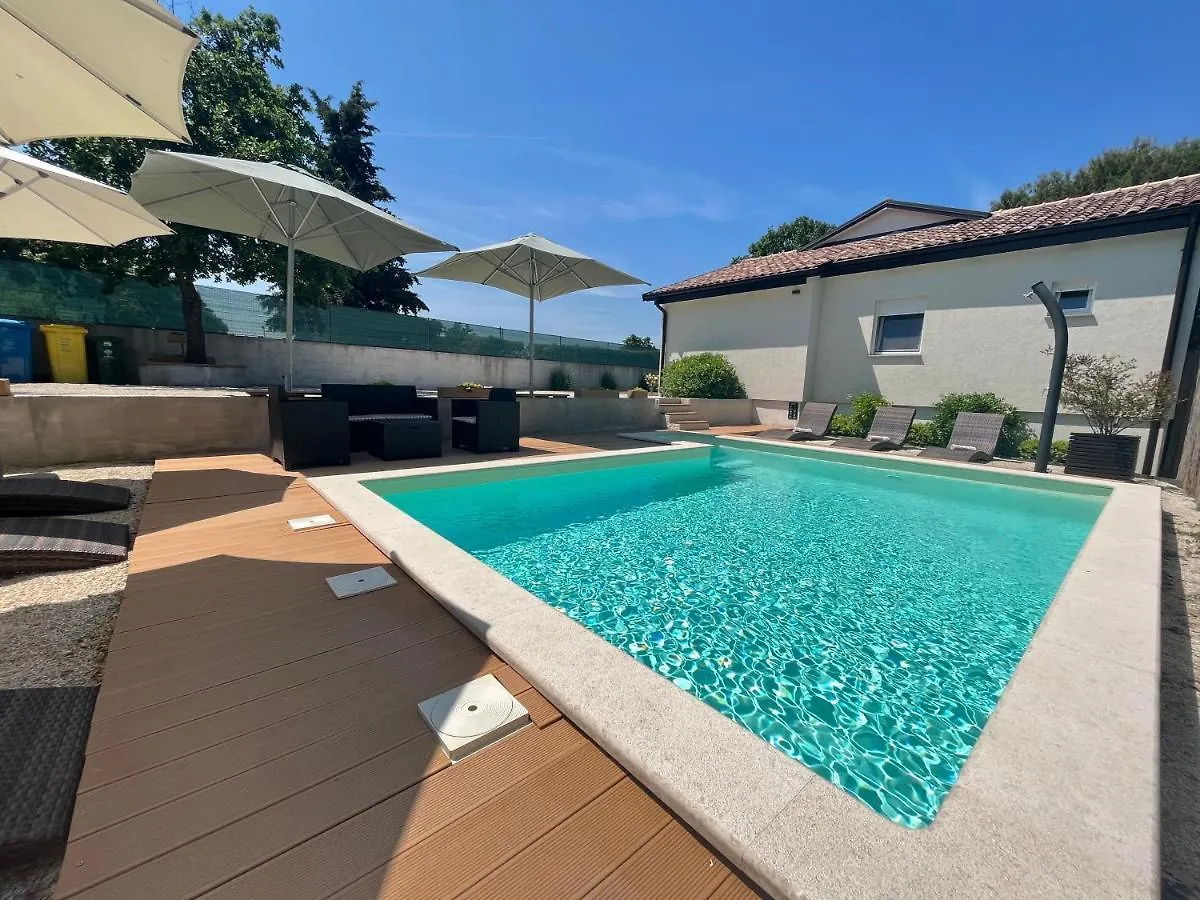 Cosy And Lovely Villa Trosti With A Pool Svetvinčenat