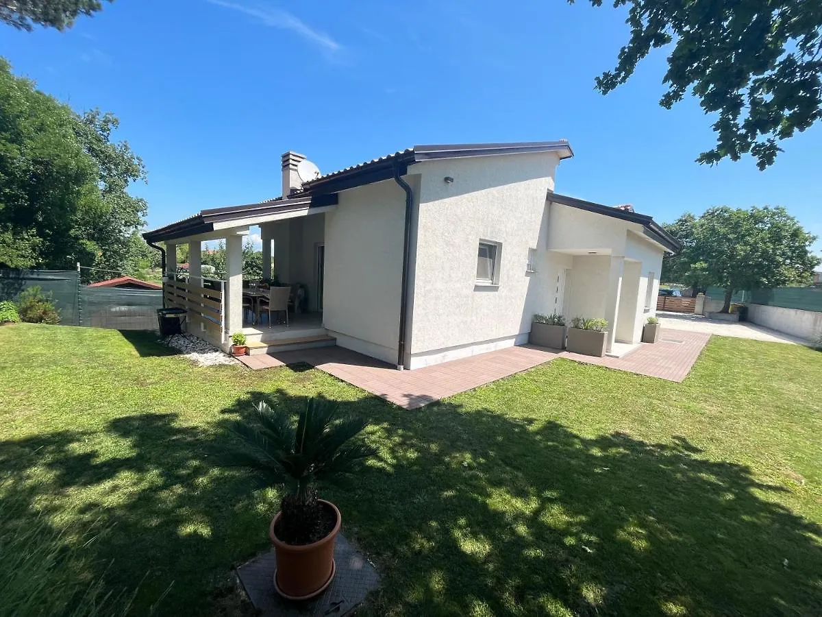 Cosy And Lovely Villa Trosti With A Pool Svetvinčenat