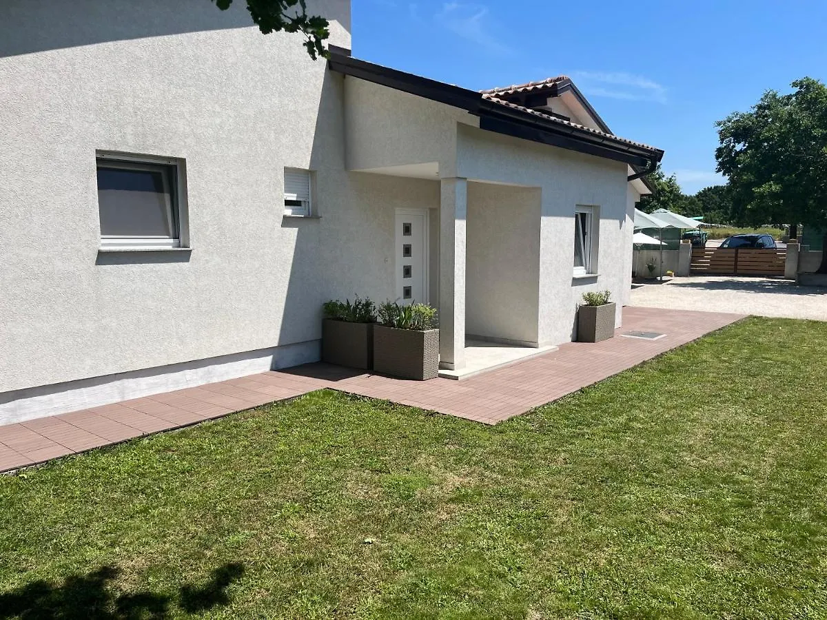 Cosy And Lovely Villa Trosti With A Pool Svetvinčenat