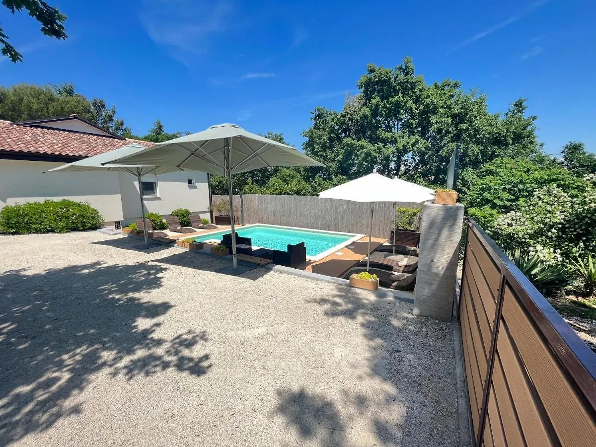 Cosy And Lovely Villa Trosti With A Pool Svetvinčenat 克罗地亚